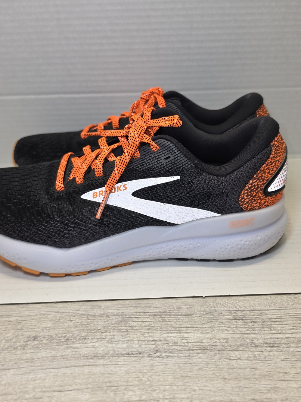 Brooks Ghost 16 Running Athletic Shoe Women's Orange And Black Size 9.5 - Picture 3 of 8